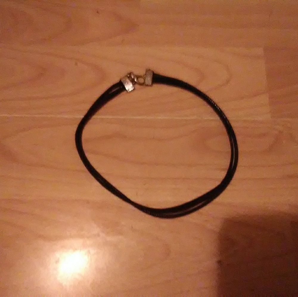 Chocker - Picture 2 of 2